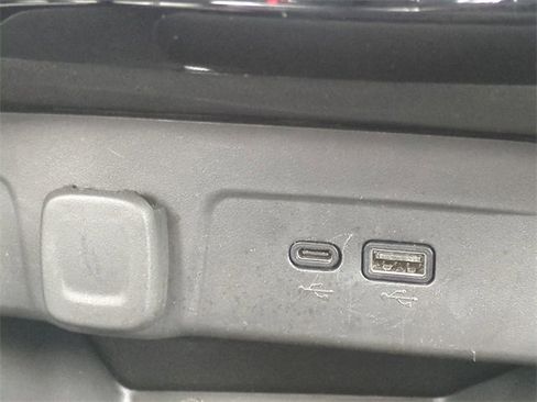 Certified 2025 Chevrolet Trax LT image 24