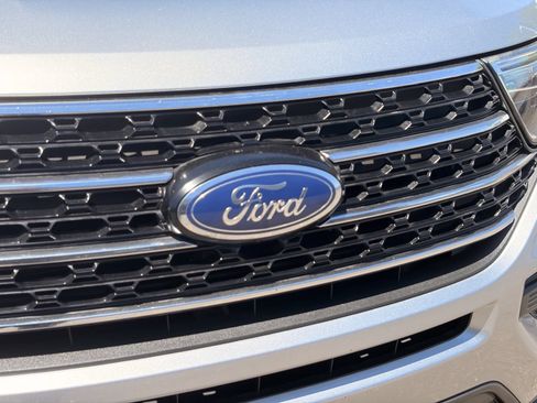 Used 2020 Ford Explorer XLT RWD image 4
