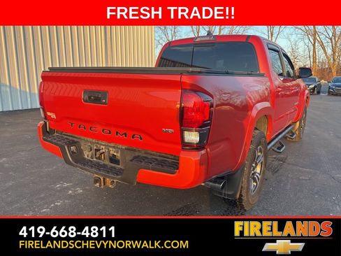 Used 2018 Toyota Tacoma TRD Sport image 5
