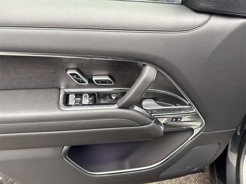 New 2025 Land Rover Range Rover SE image 17
