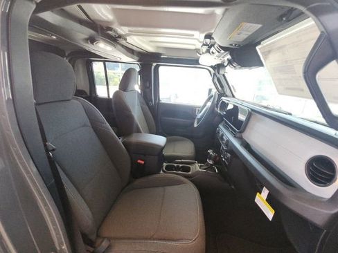 New 2025 Jeep Gladiator Sport AWD/4WD image 31
