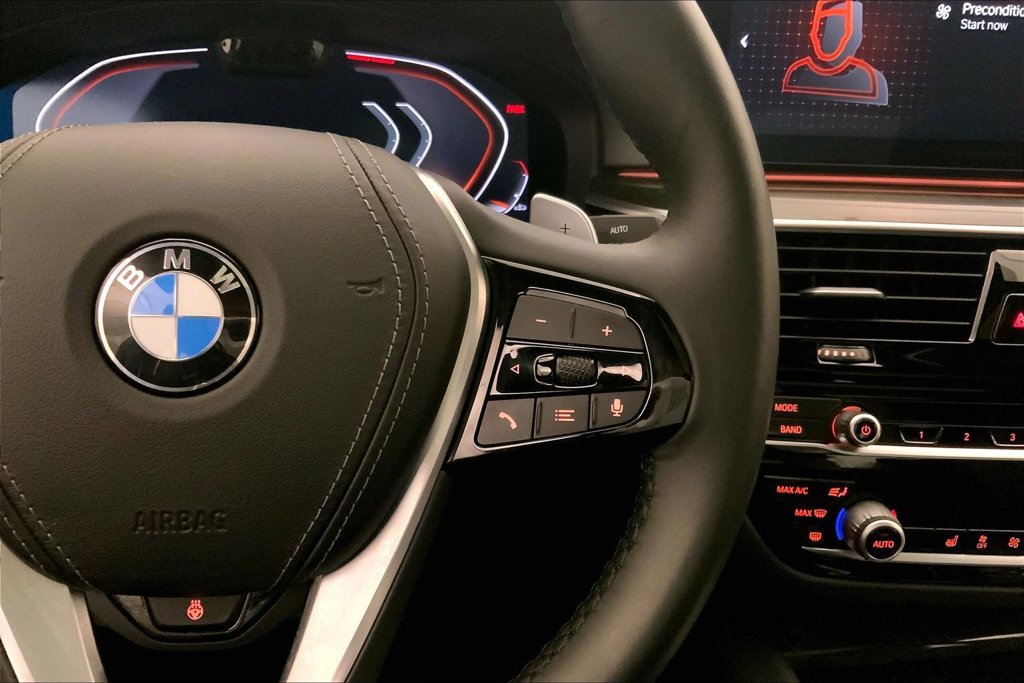 Used 2021 BMW 530i xDrive w/ Premium Package AWD/4WD image 19