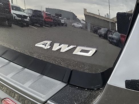 Used 2025 Ford Explorer ST-Line w/ ST-Line Street Pack AWD/4WD image 33