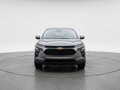 Used 2025 Chevrolet TrailBlazer LT w/ Driver Confidence Package image 2