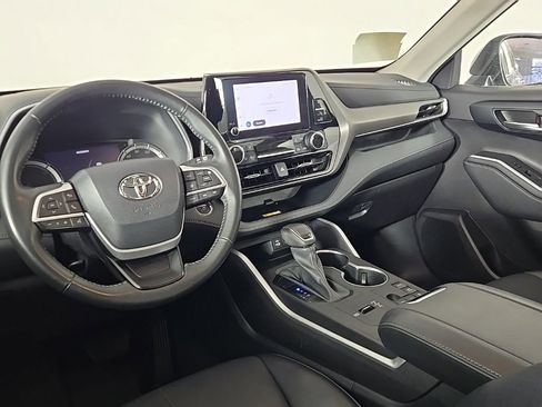 Used 2023 Toyota Highlander XLE image 23