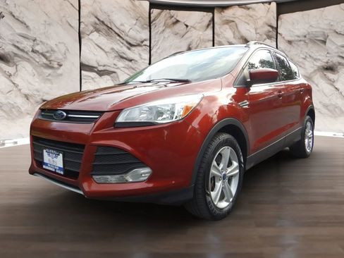 Used 2016 Ford Escape SE w/ Equipment Group 201A AWD/4WD image 1
