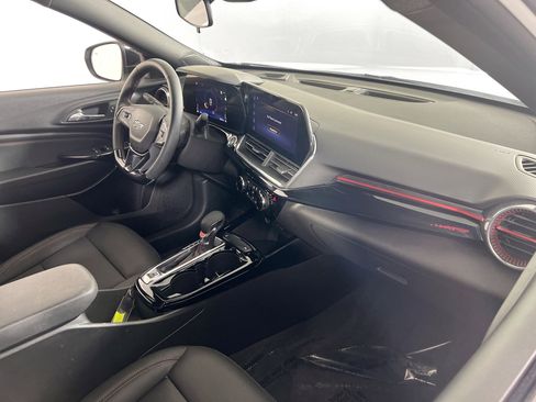 Used 2025 Chevrolet Trax RS w/ Driver Confidence Package image 27