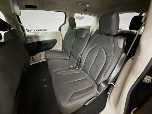 Used 2018 Chrysler Pacifica Touring Plus w/ Tire & Wheel Group FWD image 23