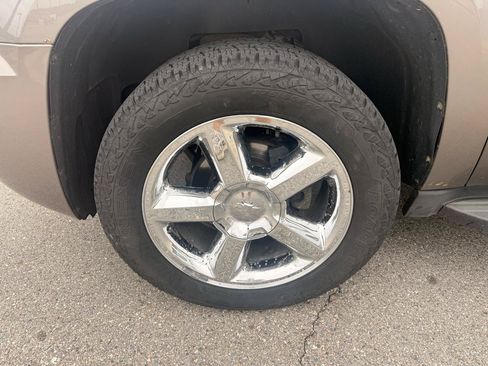 Used 2013 Chevrolet Suburban LT AWD/4WD image 9