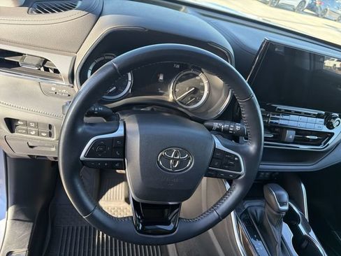 Used 2022 Toyota Highlander Platinum AWD/4WD image 16