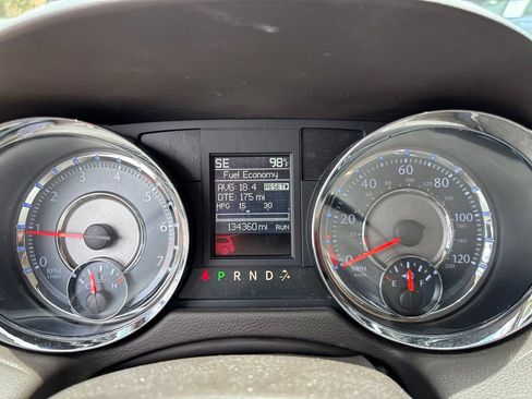 Used 2014 Chrysler Town & Country Limited FWD image 14