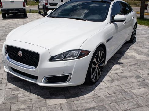 Used 2019 Jaguar XJ L Portfolio RWD image 3