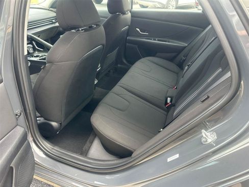 Used 2025 Hyundai Elantra SEL FWD image 17