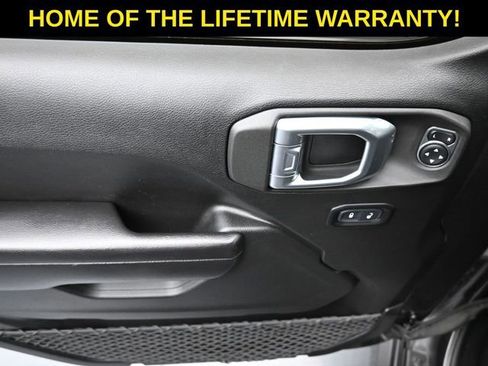 Used 2021 Jeep Gladiator Willys image 13