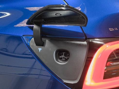 Used 2024 Tesla Model Y Long Range image 5