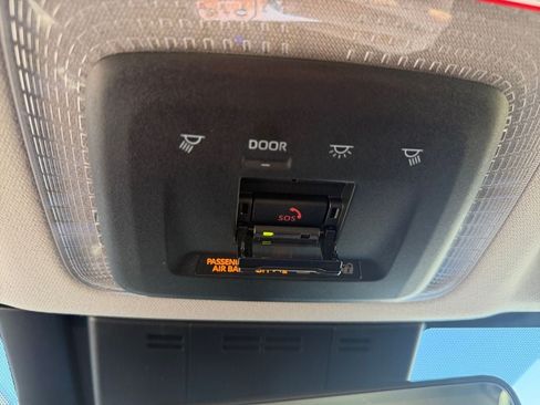 Used 2026 Toyota Prius Plug-In Hybrid FWD image 32