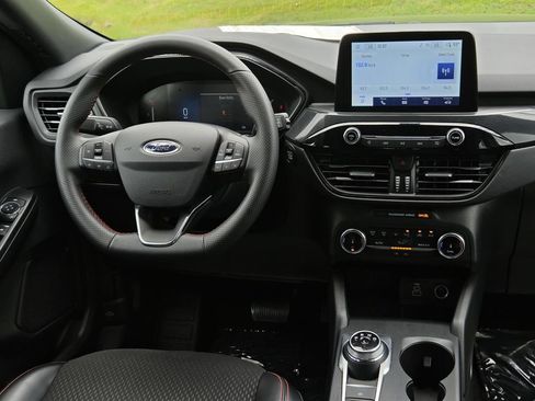 Used 2025 Ford Escape ST-Line FWD image 19