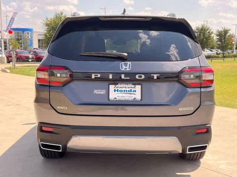 Used 2026 Honda Pilot Touring image 6