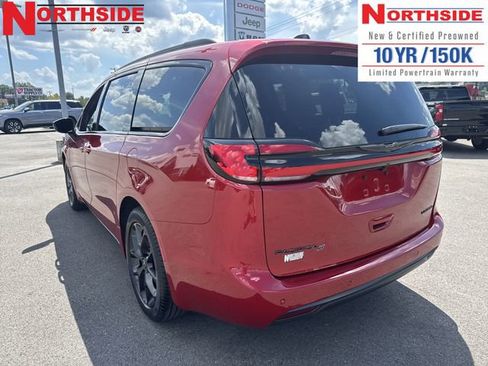 New 2026 Chrysler Pacifica Limited w/ Uconnect Theater Family Group image 8