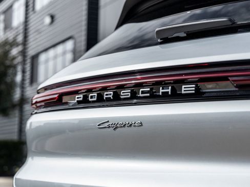 Certified 2026 Porsche Cayenne AWD/4WD image 15