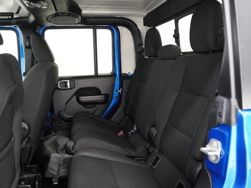 Used 2021 Jeep Gladiator Sport image 13