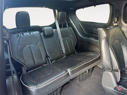 Used 2021 Chrysler Pacifica Limited w/ Uconnect Theater Family Group image 29
