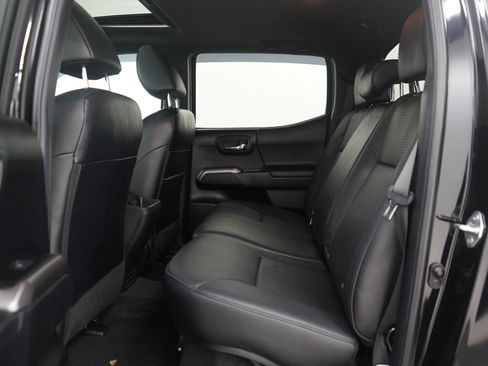 Used 2022 Toyota Tacoma Limited image 19