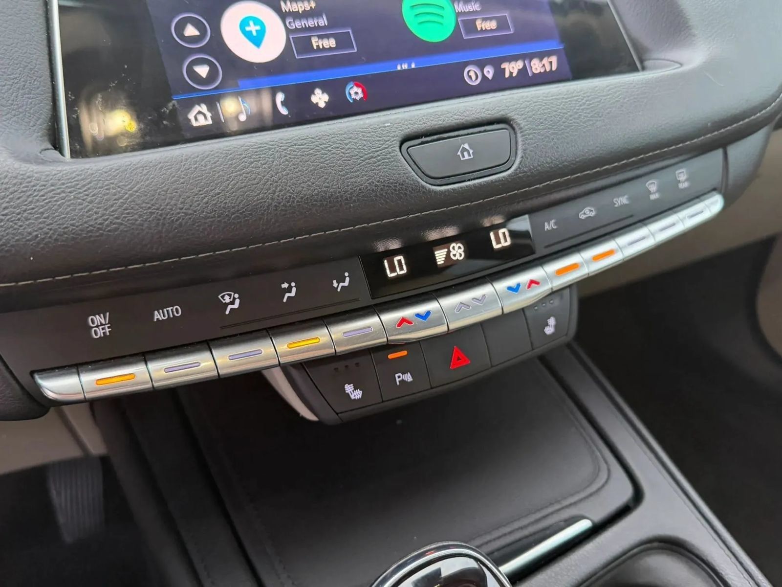 Used 2023 Cadillac XT4 Luxury w/ Cold Weather Package FWD image 32