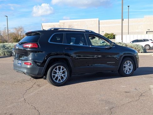 Used 2016 Jeep Cherokee Latitude w/ Cold Weather Group image 7