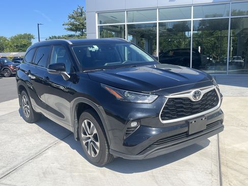 Used 2026 Toyota Highlander XLE AWD/4WD image 2