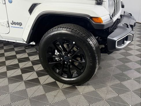 Used 2025 Jeep Wrangler Unlimited Sahara w/ Safety Group AWD/4WD image 12