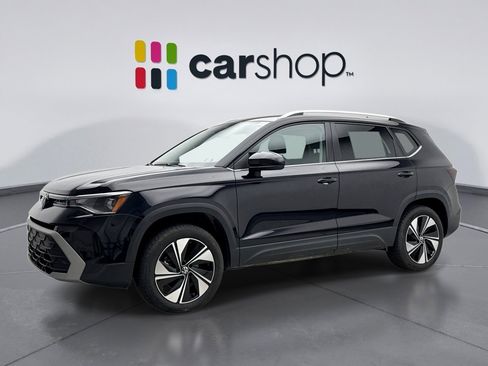 Used 2025 Volkswagen Taos SE AWD/4WD image 1