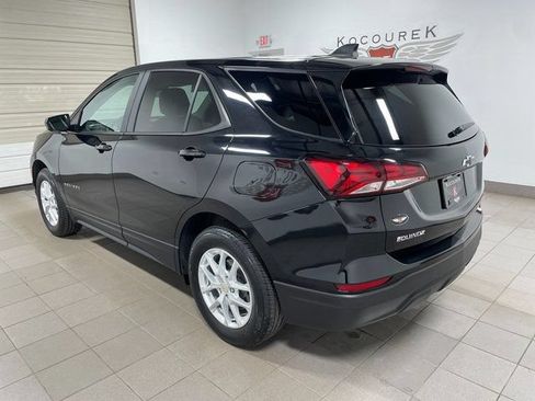 Used 2023 Chevrolet Equinox LS w/ LS Convenience Package AWD/4WD image 4