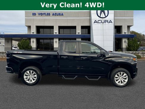 Used 2020 Chevrolet Silverado 1500 Custom w/ Custom Value Package image 4