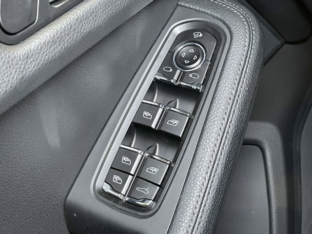 Certified 2026 Porsche Macan AWD/4WD image 37