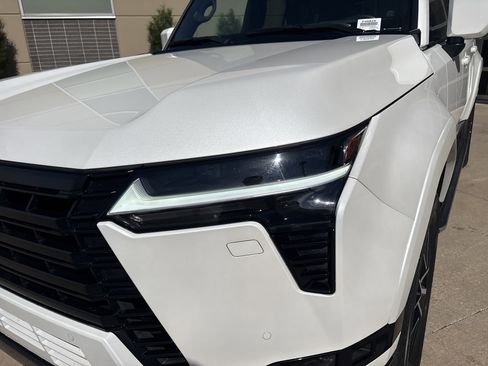 Certified 2025 Lexus GX 550 w/ Cold Area Package AWD/4WD image 6