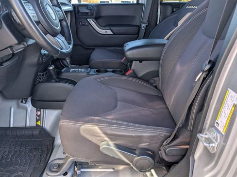 Used 2014 Jeep Wrangler Unlimited Sahara w/ Connectivity Group image 11