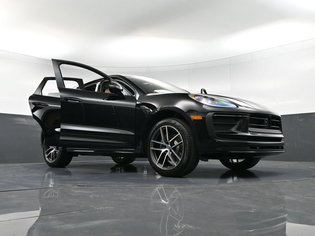 Certified 2026 Porsche Macan AWD/4WD image 38