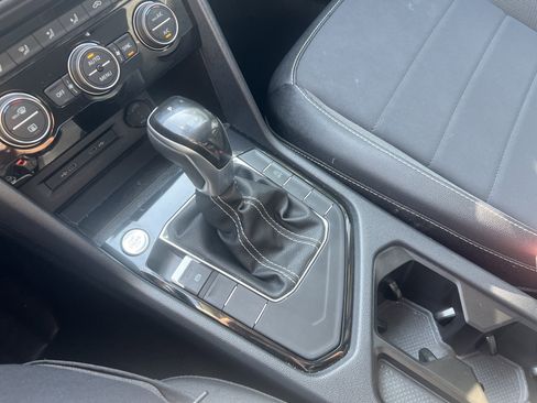 Certified 2024 Volkswagen Taos SE w/ Panoramic Sunroof Package image 24