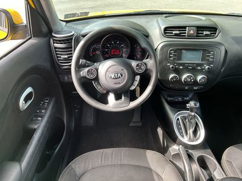 Used 2016 Kia Soul + image 14
