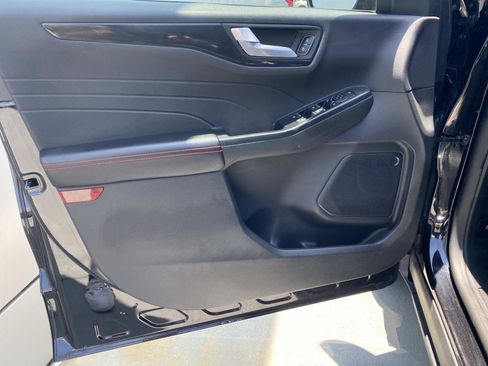 Used 2025 Ford Escape ST-Line FWD image 15