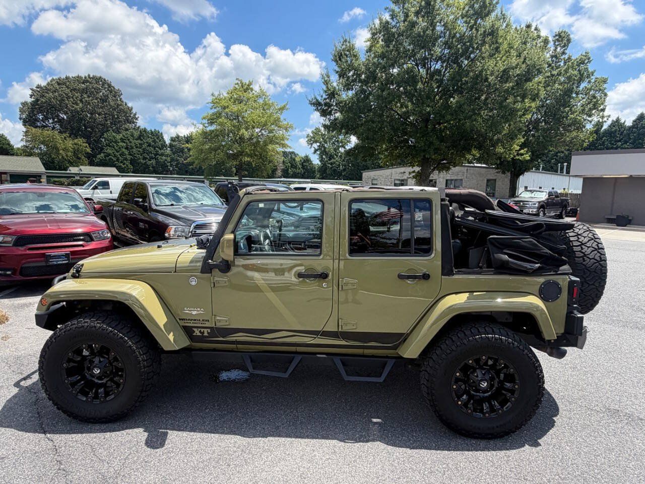 Used 2013 Jeep Wrangler Unlimited Sahara w/ Dual Top Group AWD/4WD image 32