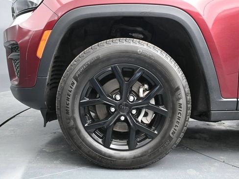 Used 2025 Jeep Grand Cherokee Altitude AWD/4WD image 15