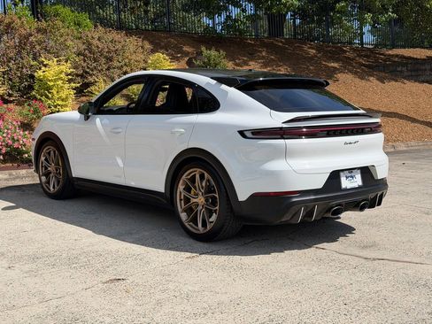 Used 2024 Porsche Cayenne Turbo GT image 5