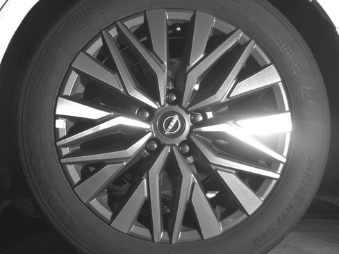 Used 2025 Nissan Altima 2.5 SV image 14