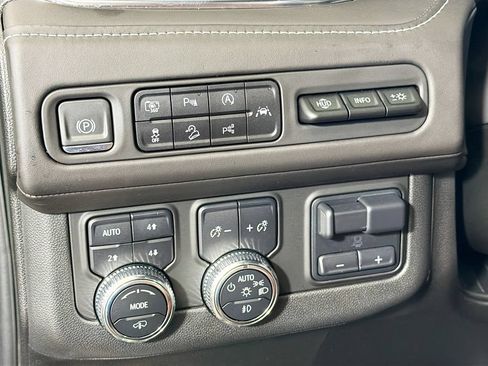 Used 2024 GMC Yukon Denali Ultimate AWD/4WD image 12