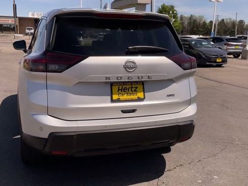 Used 2025 Nissan Rogue SV AWD/4WD image 8