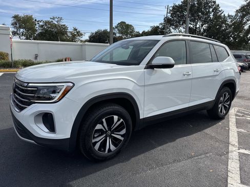 Used 2025 Volkswagen Atlas SE image 7