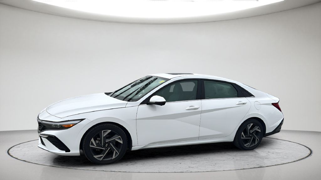 Used 2024 Hyundai Elantra Limited FWD image 14