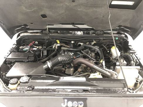 Used 2010 Jeep Wrangler Unlimited Sahara image 20